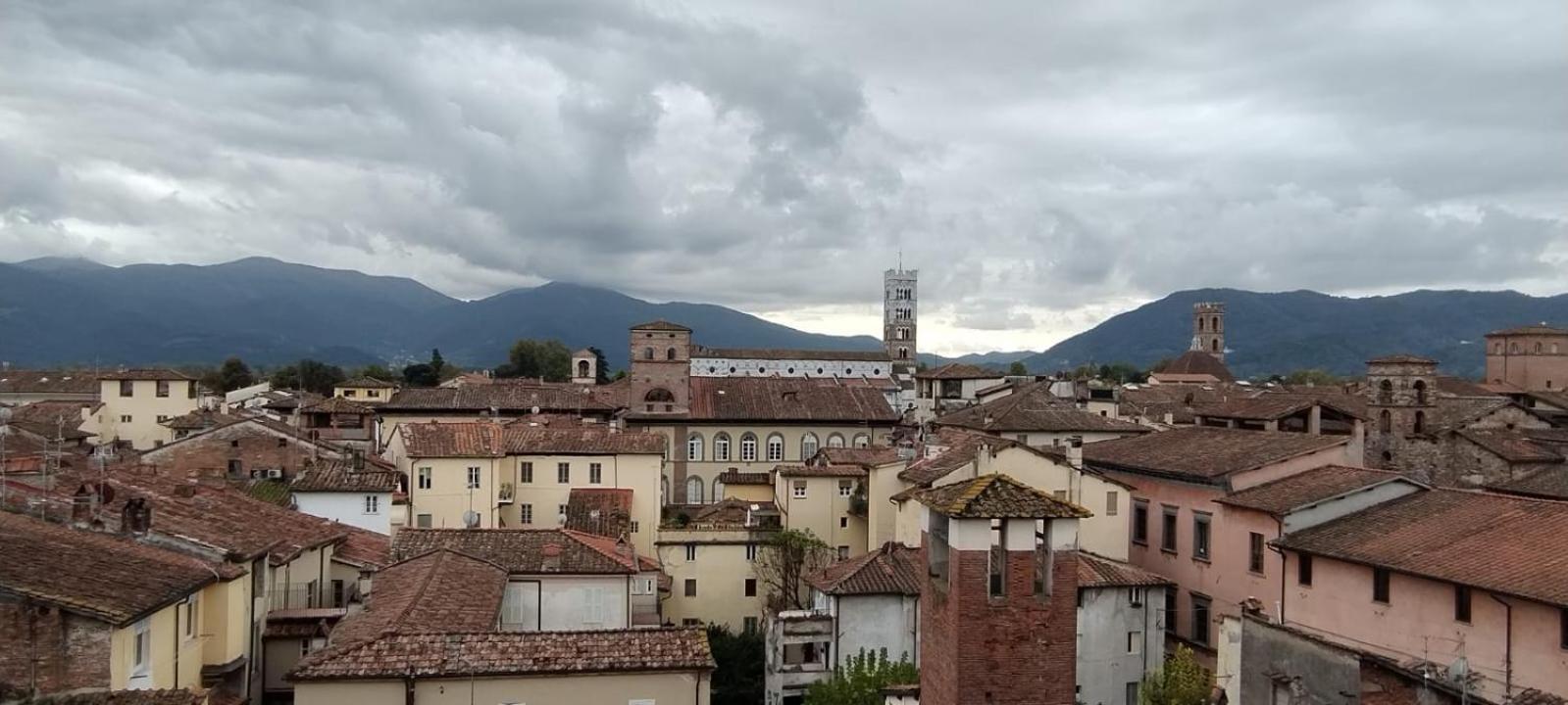 Appartamento Viale Puccini - Free Gated Parking - 3 Minutes From Center Lucca Exterior foto